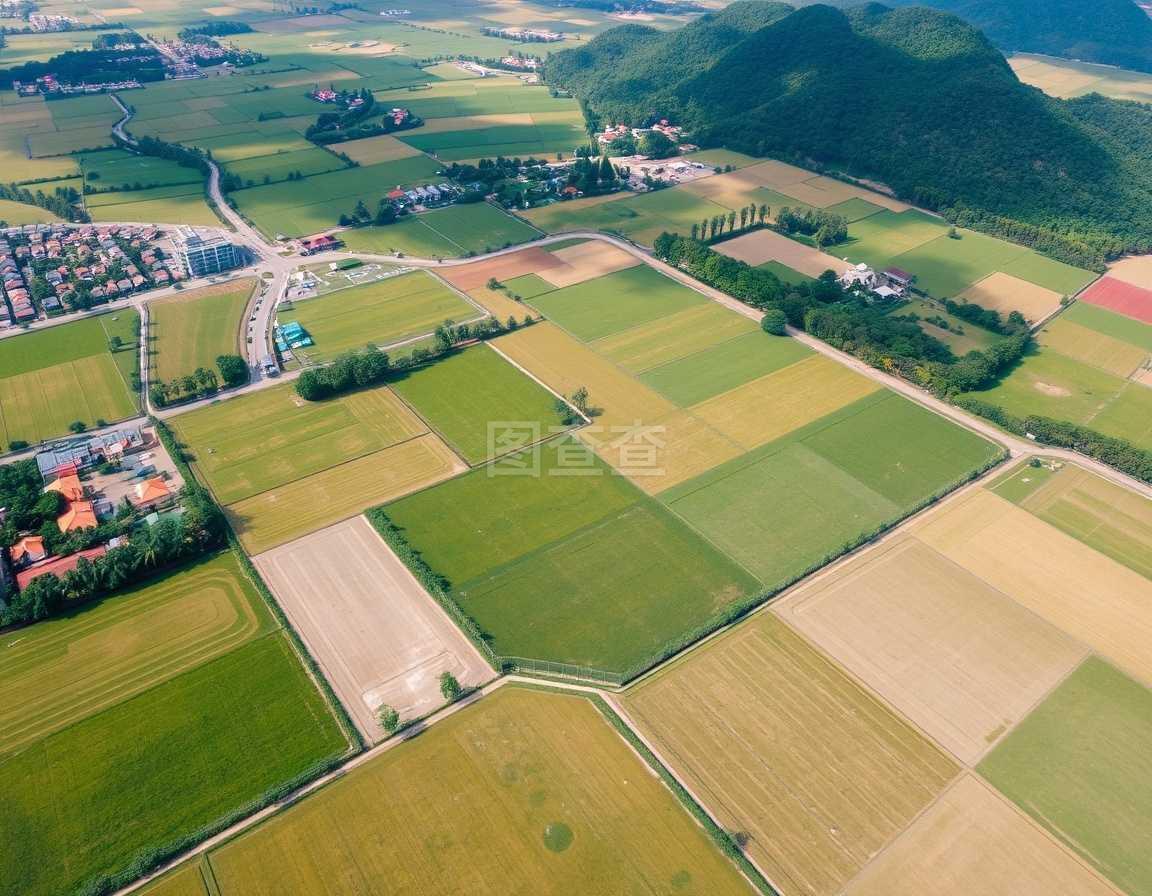 科技賦能下的現(xiàn)代農(nóng)業(yè) 土地開(kāi)發(fā)、精準(zhǔn)農(nóng)業(yè)與航拍技術(shù)的融合創(chuàng)新